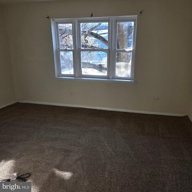 Building Photo - 5915 Baynton St