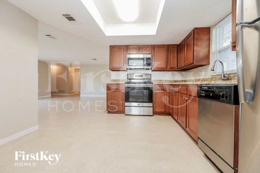 Building Photo - 7701 Birchwood Dr