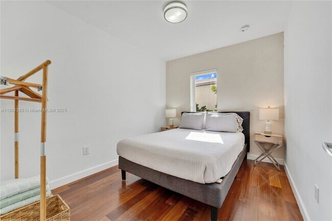 Building Photo - 927 Euclid Ave