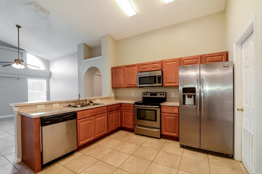 Building Photo - 887 Brightview Dr