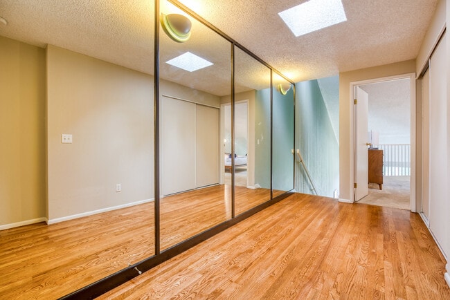 Building Photo - 13954 NE 60th Way