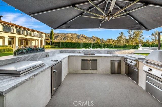 Building Photo - 2037 Delphine Ln