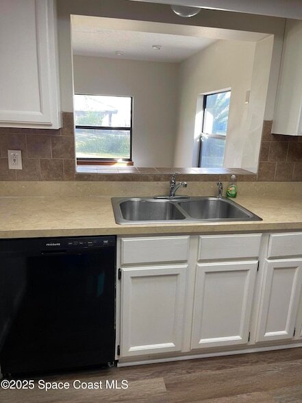 Building Photo - 363 Emerson Dr NW