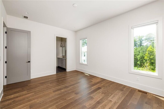 Building Photo - 10900 Serenbe Ln