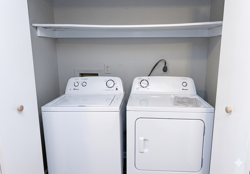 Building Photo - 7891 Thornfield Ln