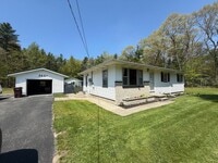 Building Photo - Three Bedroom Home in Whitehall