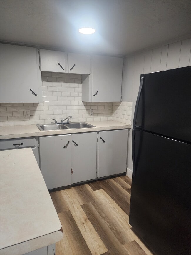 Building Photo - 111 W Locust Ave