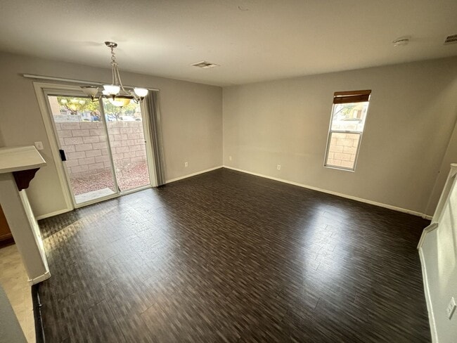 Building Photo - Gorgeous 3Bed/2.5Bath/2Car, 2-Story Home located in Spring Valley- $300 Off Move in Fees!