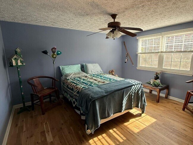 Building Photo - 1733 Ellenwood Dr NE