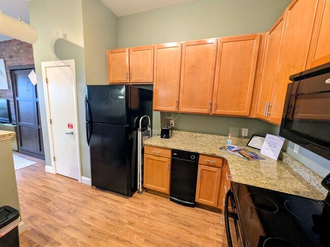 Building Photo - 220 W Market St