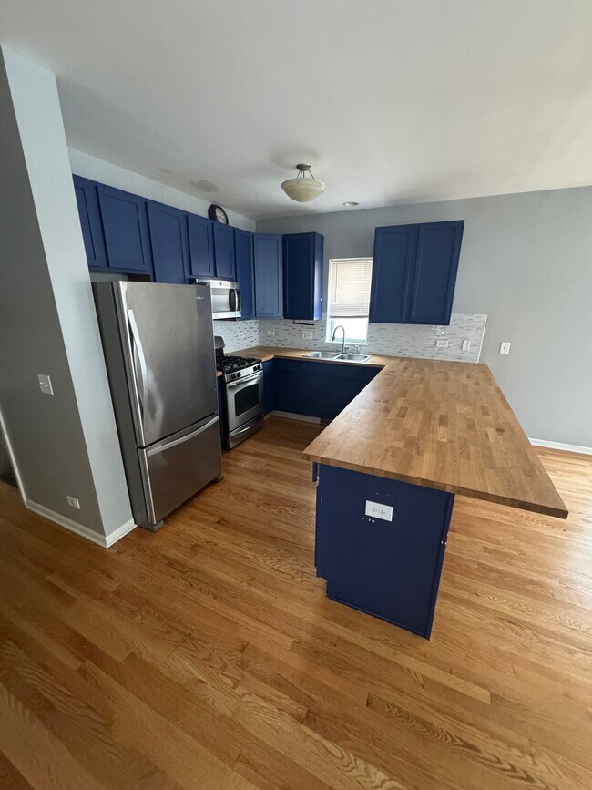 Building Photo - 1900 N Laramie Ave