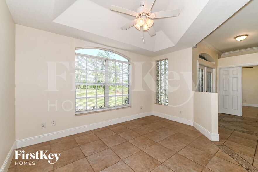 Building Photo - 2429 Mae Ave S