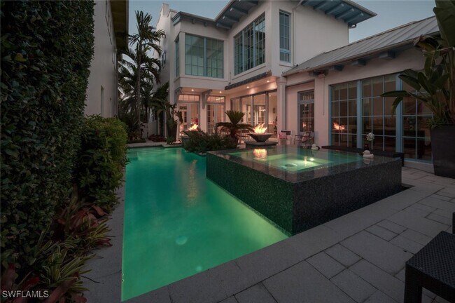 Building Photo - 982 9th Ave S