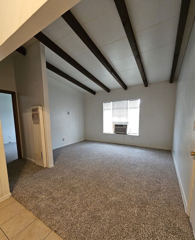 Building Photo - Short-Term Lease! (2) Bedroom Duplex Close...