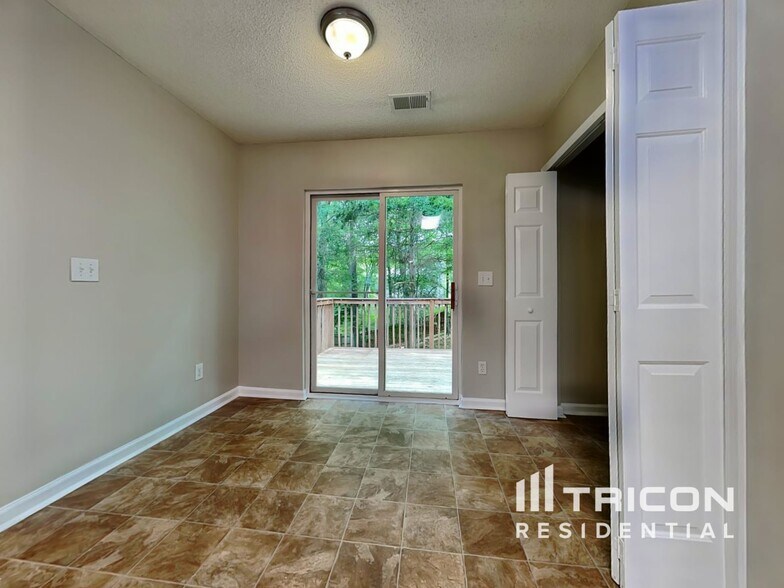 Building Photo - 207 E Creek Ct
