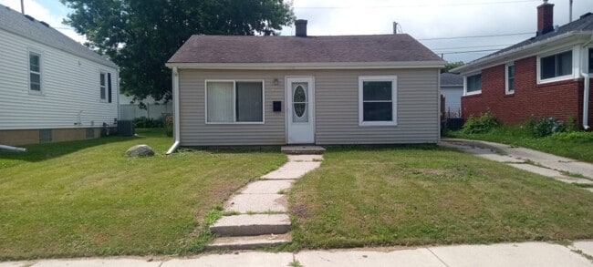 Primary Photo - 4521 Victory Ave