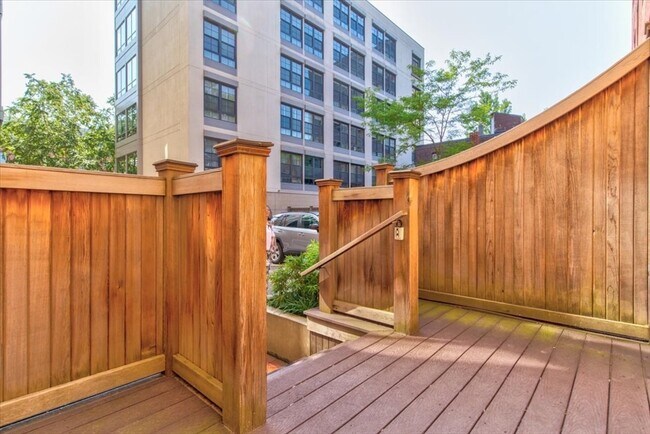 Building Photo - 24 Second St