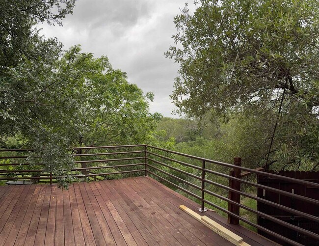 Building Photo - 512 Side Saddle