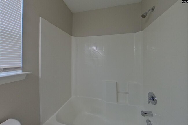 Building Photo - 344 Longfellows Ln