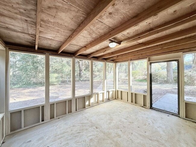 Building Photo - 6486 Kembro Rd