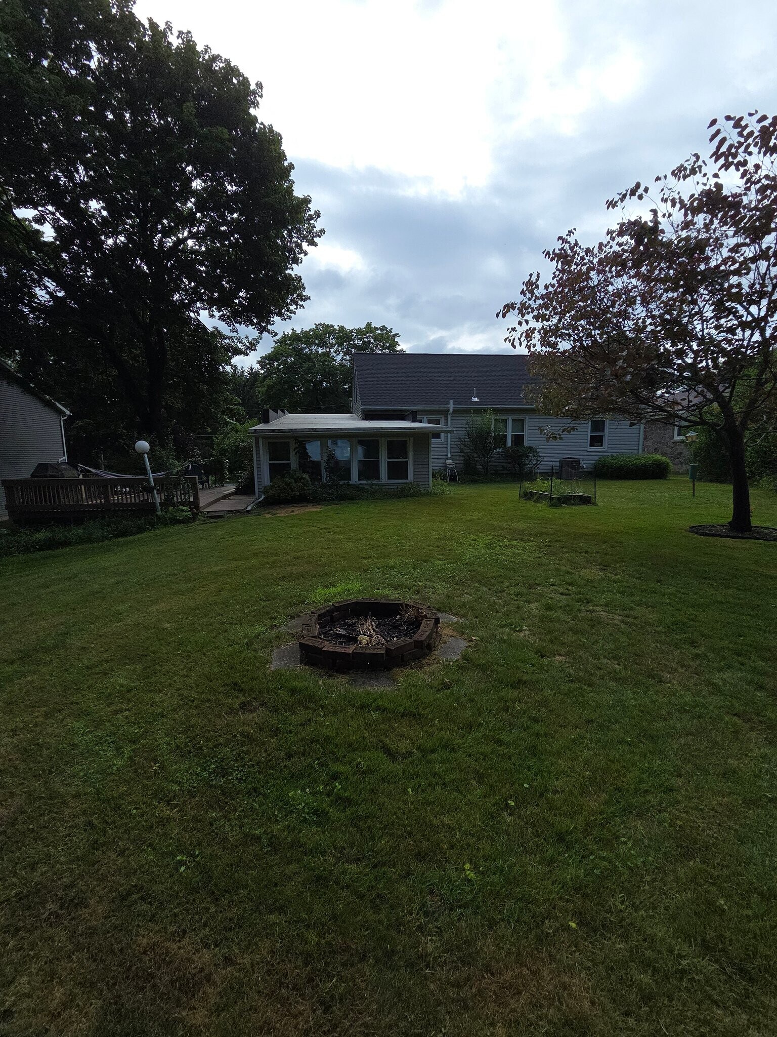 Building Photo - 8 Willow Ln