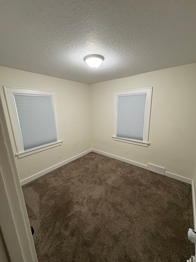 Building Photo - 516 Cutler St