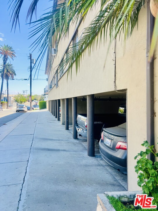 Building Photo - 758 N Hudson Ave