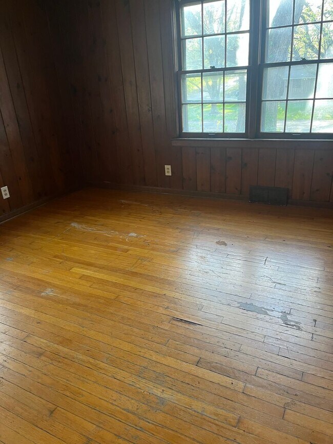 Building Photo - 3 Bedroom 1 Bath Home For Rent