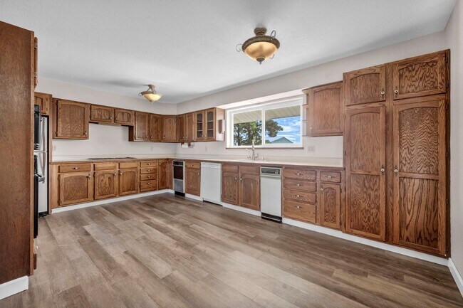 Building Photo - Single Story Home Located on a Ranch