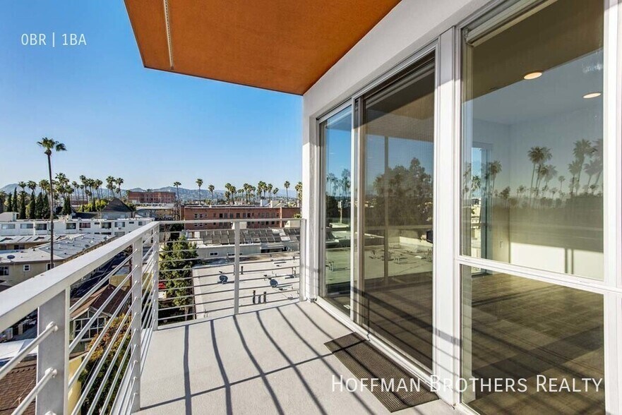 Primary Photo - 453 S Kenmore Ave