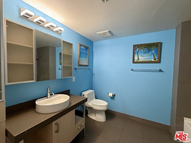 Building Photo - 1234 Wilshire Blvd