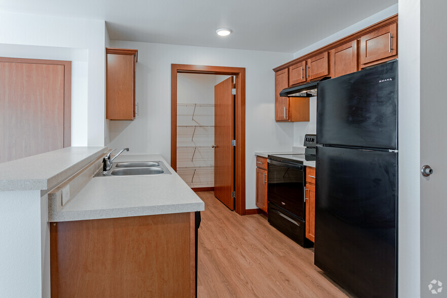 1BR, 1BA - 719SF - Westfield Apartments