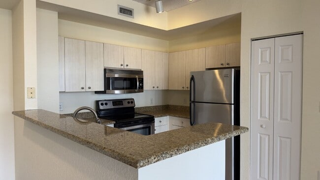 Building Photo - 2-Bedroom Penthouse in the Heart of West Palm Beach