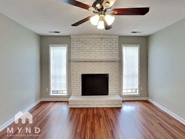 Building Photo - 7301 Hollorn Ln