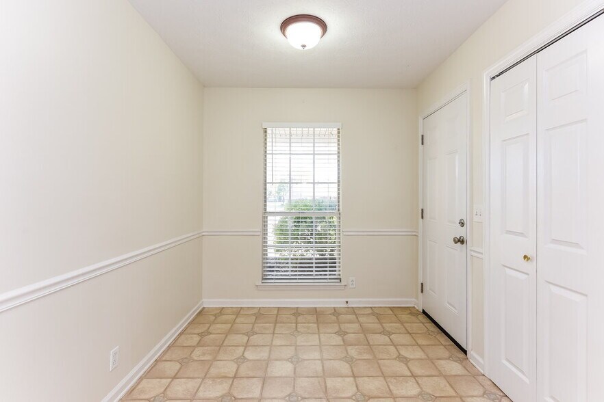 Building Photo - 104 Carolina Ct