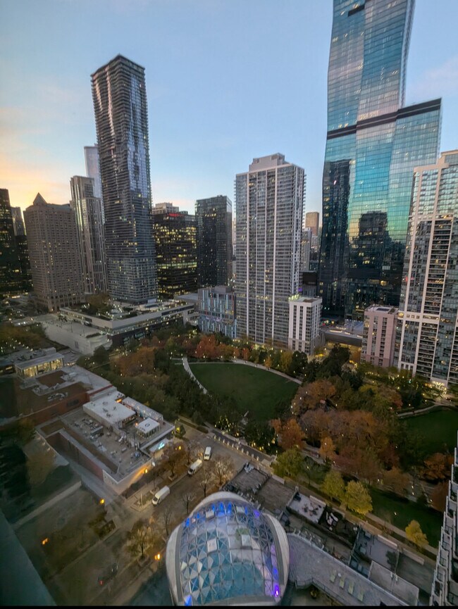 Building Photo - 400 E Randolph St