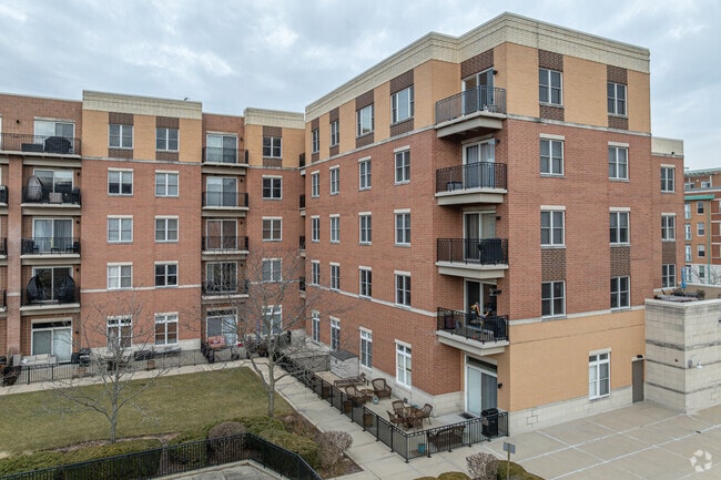 Alternate Image - West Market Street Condominiums