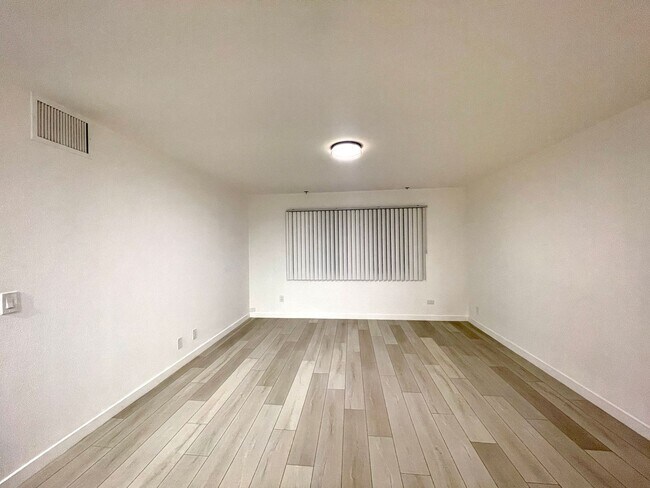 Building Photo - Modern 1-Bedroom Apartment in Gated Van Nuys Community – Fully Remodeled!