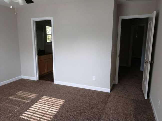 Building Photo - Newer townhouse in Granite Quarry location!!