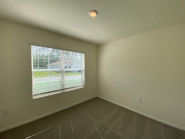 Building Photo - Desirable SE Ocala Subdivision - Lake Diamond-North - 4/3/2 *Available Soon* Won't Last!