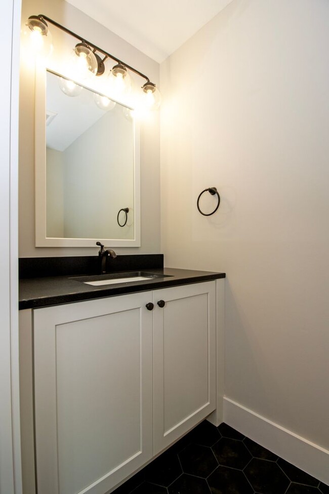 Building Photo - Three Bedroom Condo