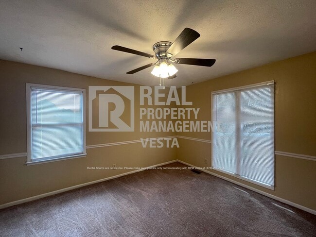 Building Photo - 5081 Idleway Dr