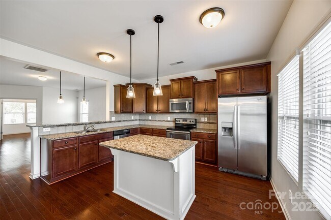 Building Photo - 826 Summerlake Dr
