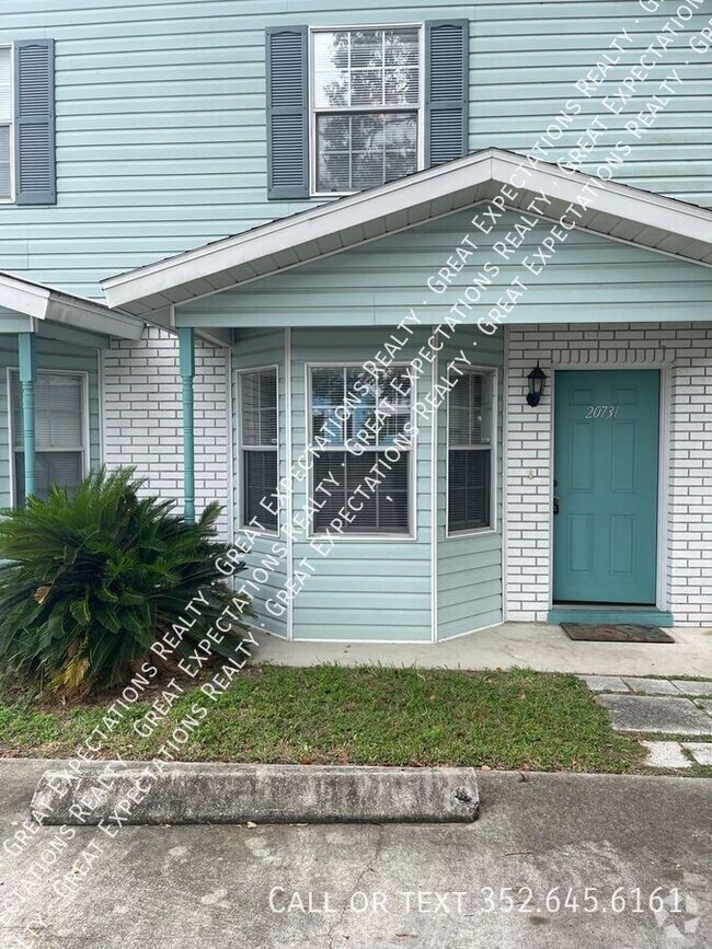 Building Photo - Charming 2 BR 1.5 Bath available in Dunnellon