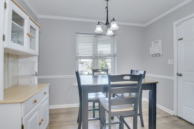 Building Photo - 662 Tara Ln