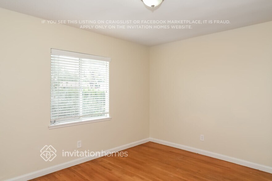 Building Photo - 5197 N Mountain View Ave