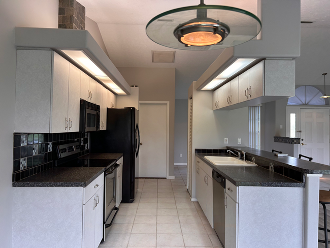 Building Photo - 6504 64th Dr E