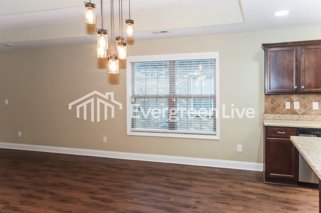 Building Photo - 3013 Monterey Dr SW