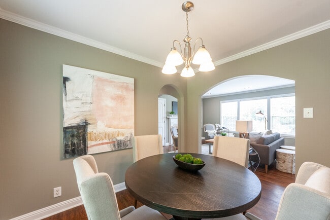 Building Photo - 833 Grove St