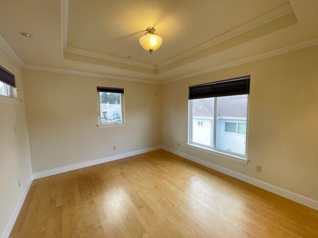 Building Photo - Spacious 3-Bedroom, 2-Bath Home in the Hea...